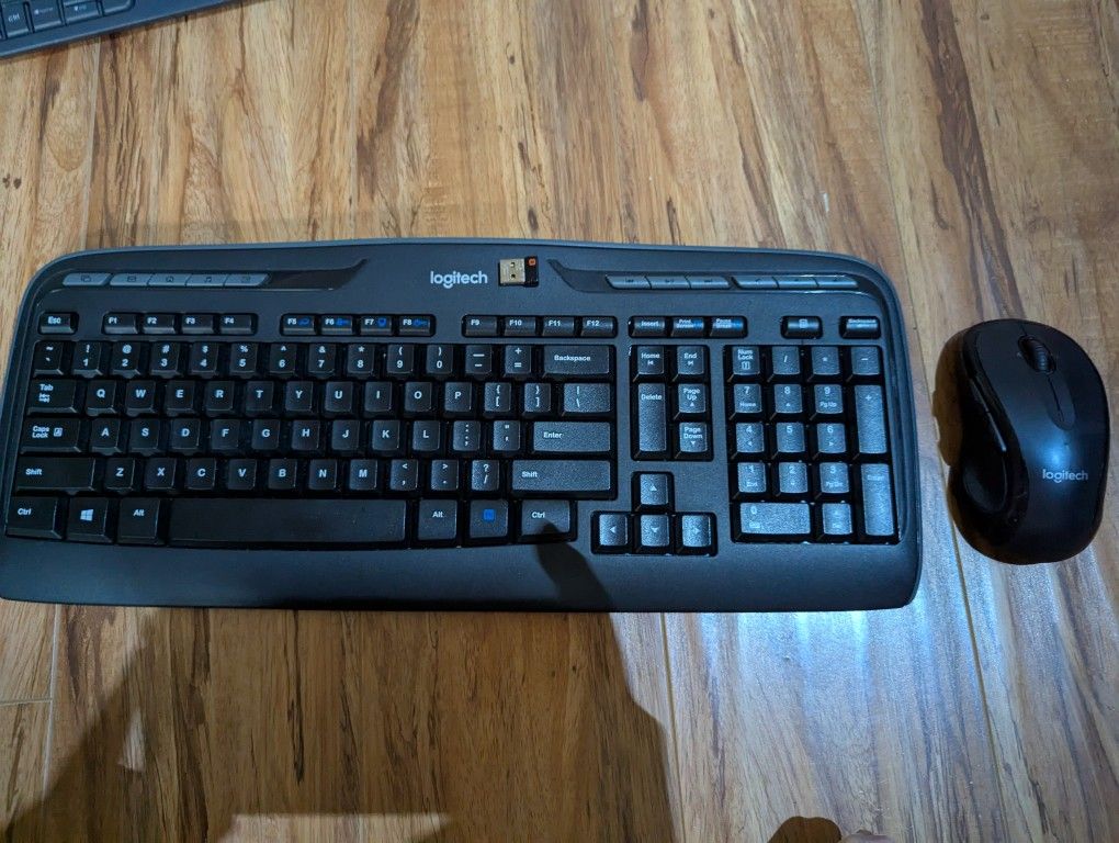 Combo Of Logitech Wireless Keyboard And Mouse