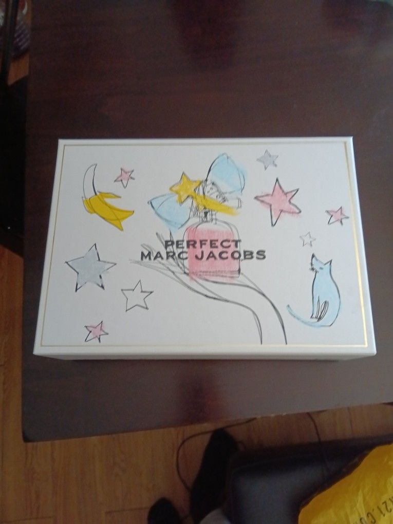 Perfect Marc Jacobs Gift Set Brand New 