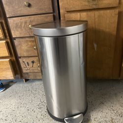 simplehuman 30 Liter / 8 Gallon Round Step Trash Can, Brushed Stainless Steel