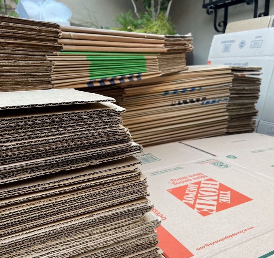 FROM A MANSION MOVING BOX 📦 BUNDLE. $89.00 All In 