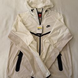 FS: Nike Sportswear Tech Woven Windrunner (HM7151-104)