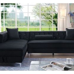 Brand New Black Modern Style Sectional Sofa (Pillows Included)
