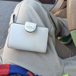 Coach Women's Zip Wallet 