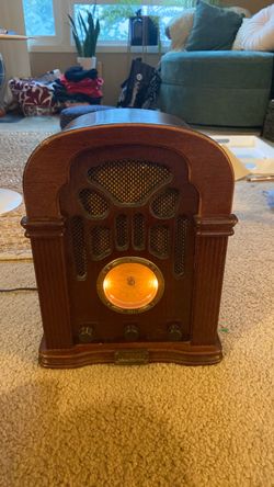Repro of vintage radio/w tape deck