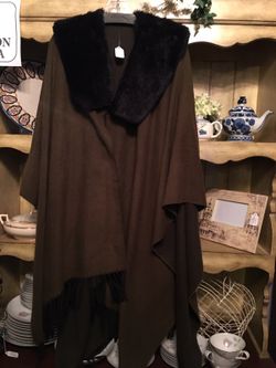 Faux Fur collar warm cape with fringe