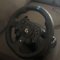 Logitech G920 Racing Wheel + 3 Pedals (Xbox One/Series/PC)