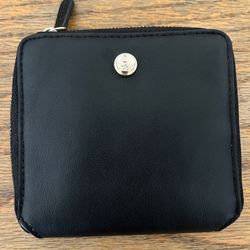 Like New Nine West Smooth Black Leather M-L Zipper Wallet
