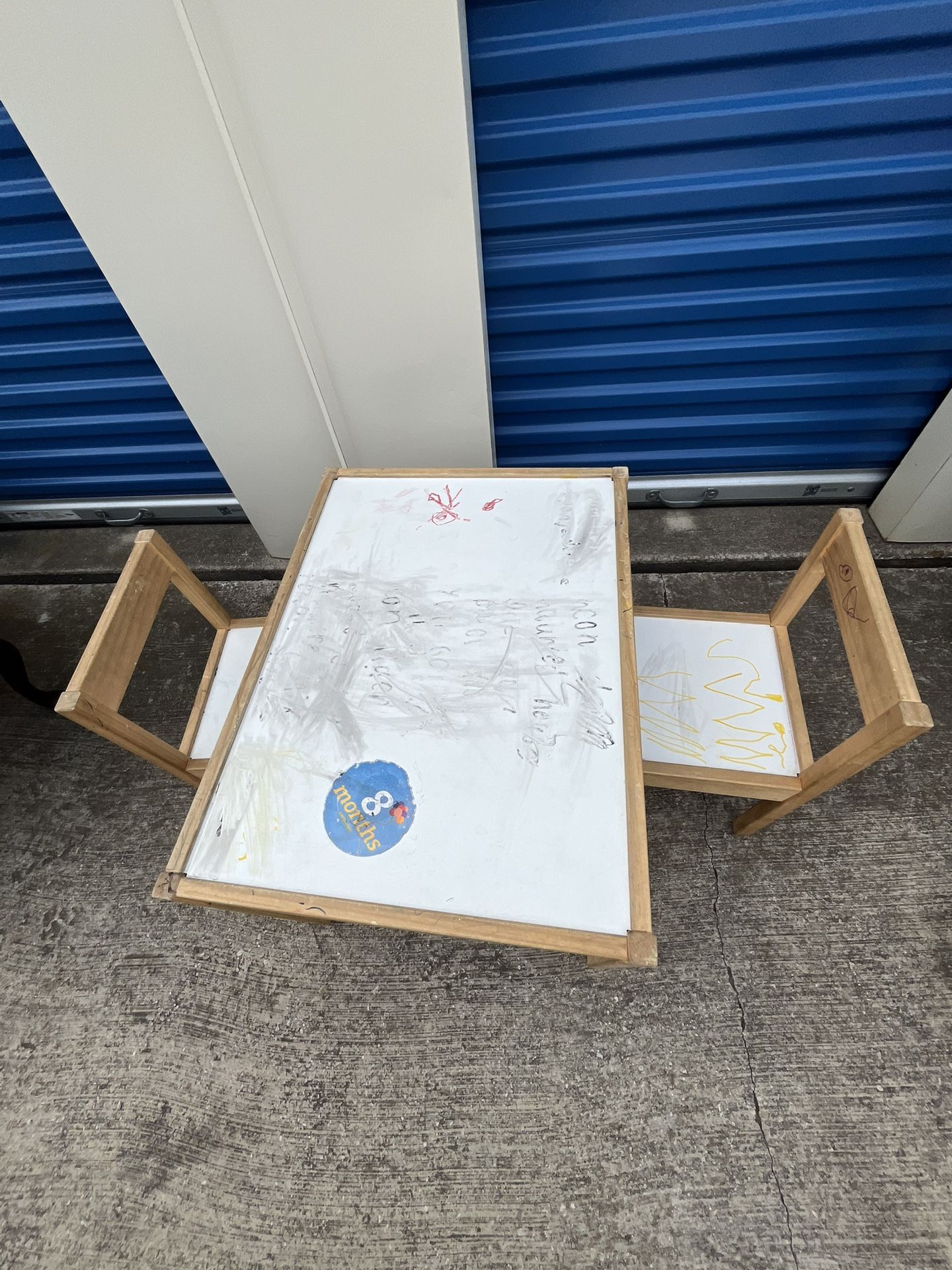 Kids outdoor/indoor Table $19