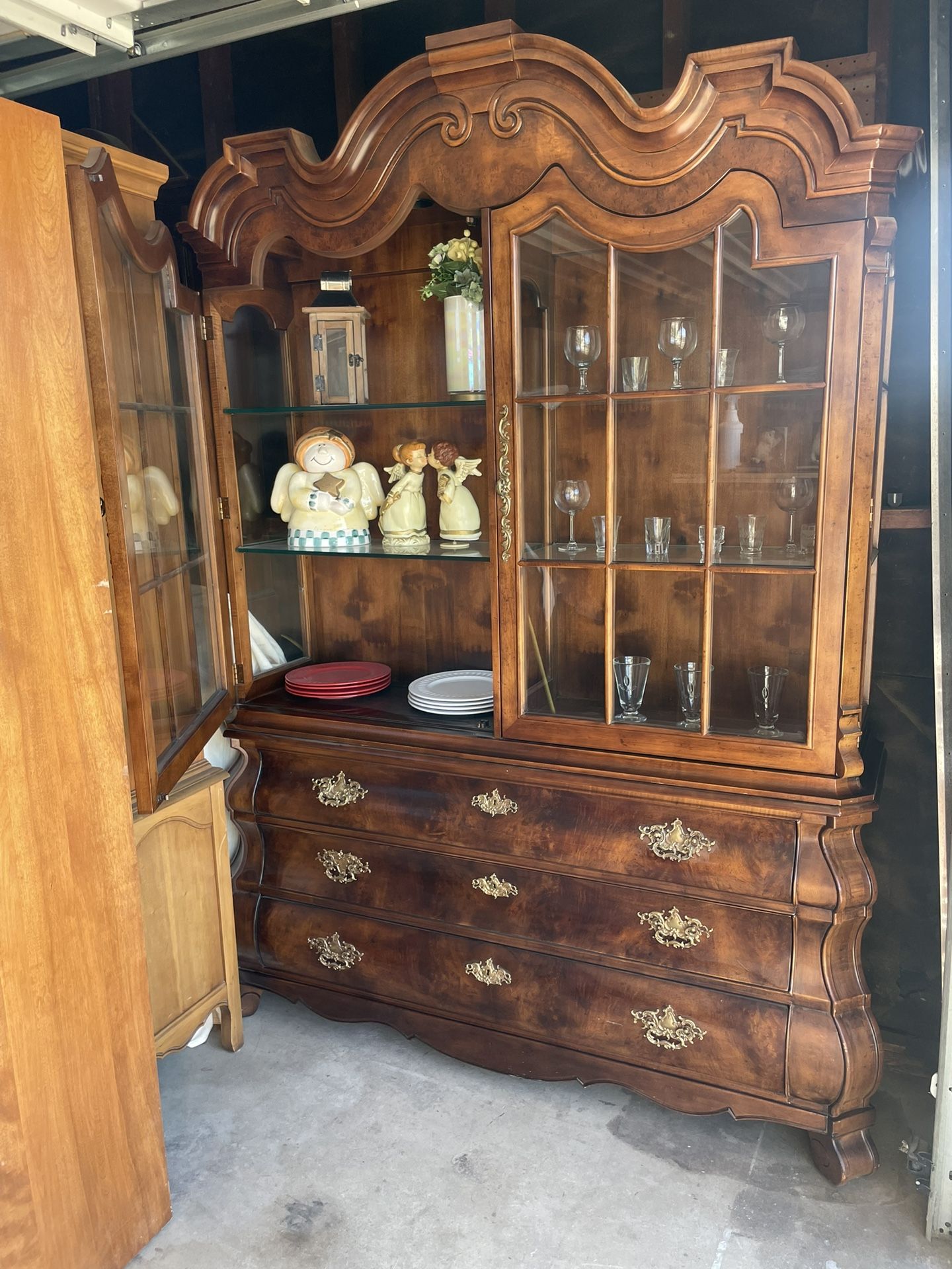 Beautiful China Cabinet Hutch 
