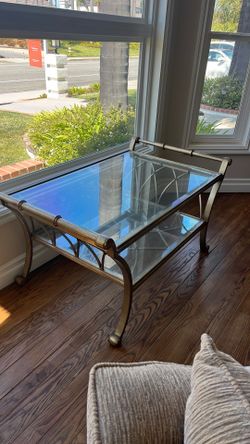 Accent table / bar table