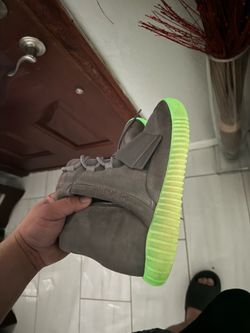 Yezzy 750 gum glow sz9