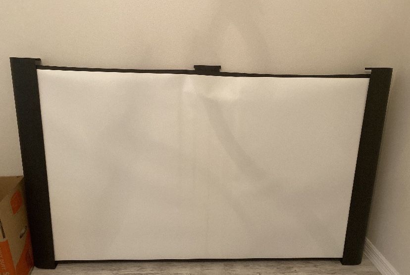 Projector screen 80”