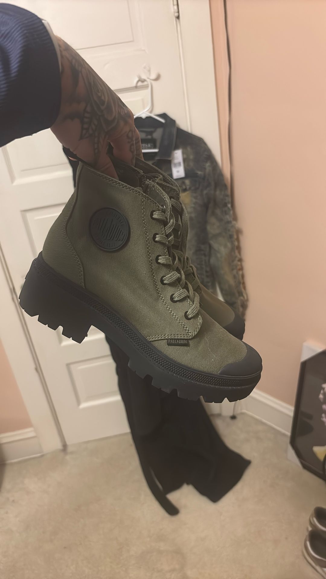 Women’s Size 6 1/2 Palladium Boots