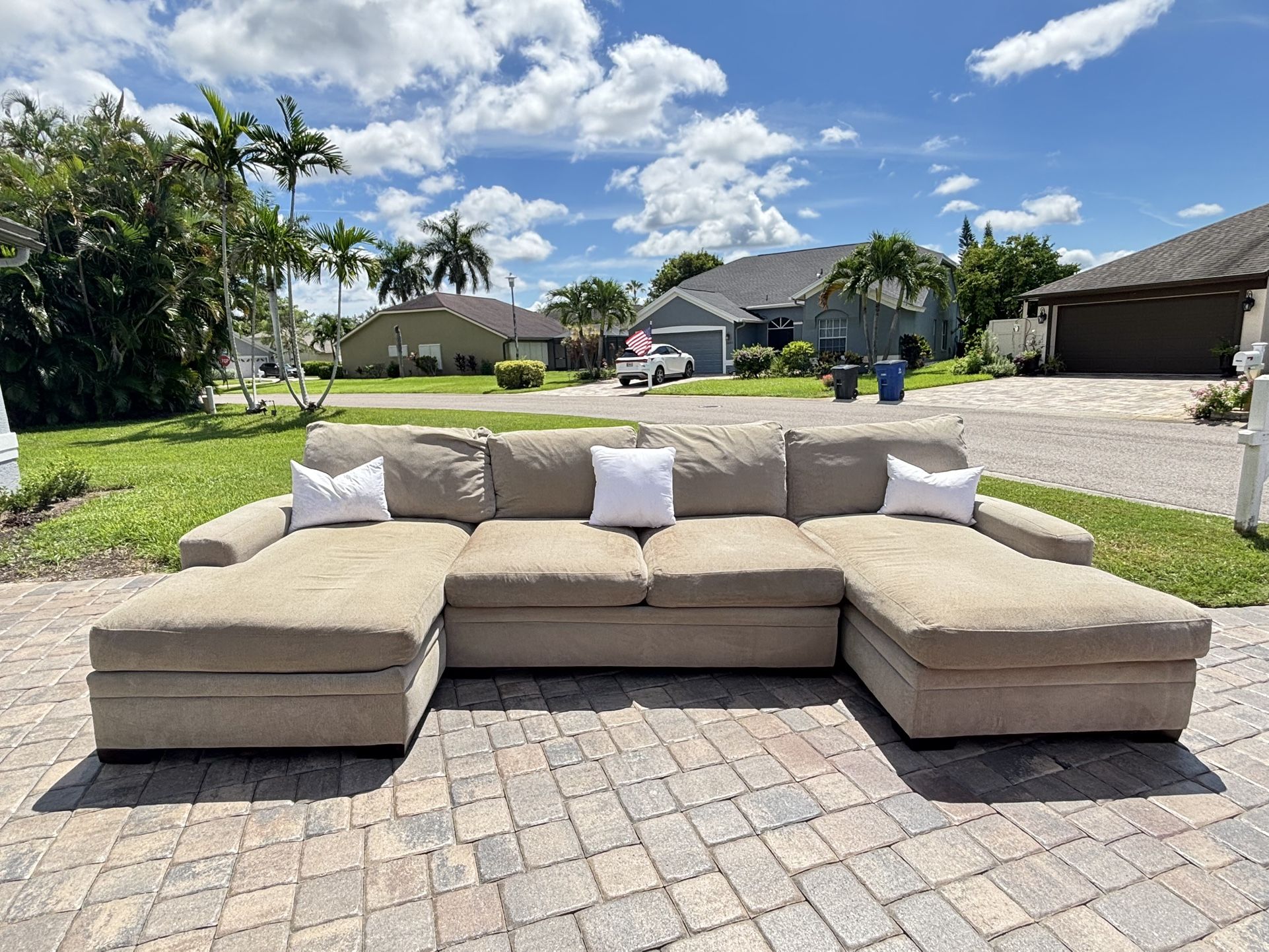 Stunning Modular 3-Piece Beige Sectional Sofa π FREE DELIVERY π