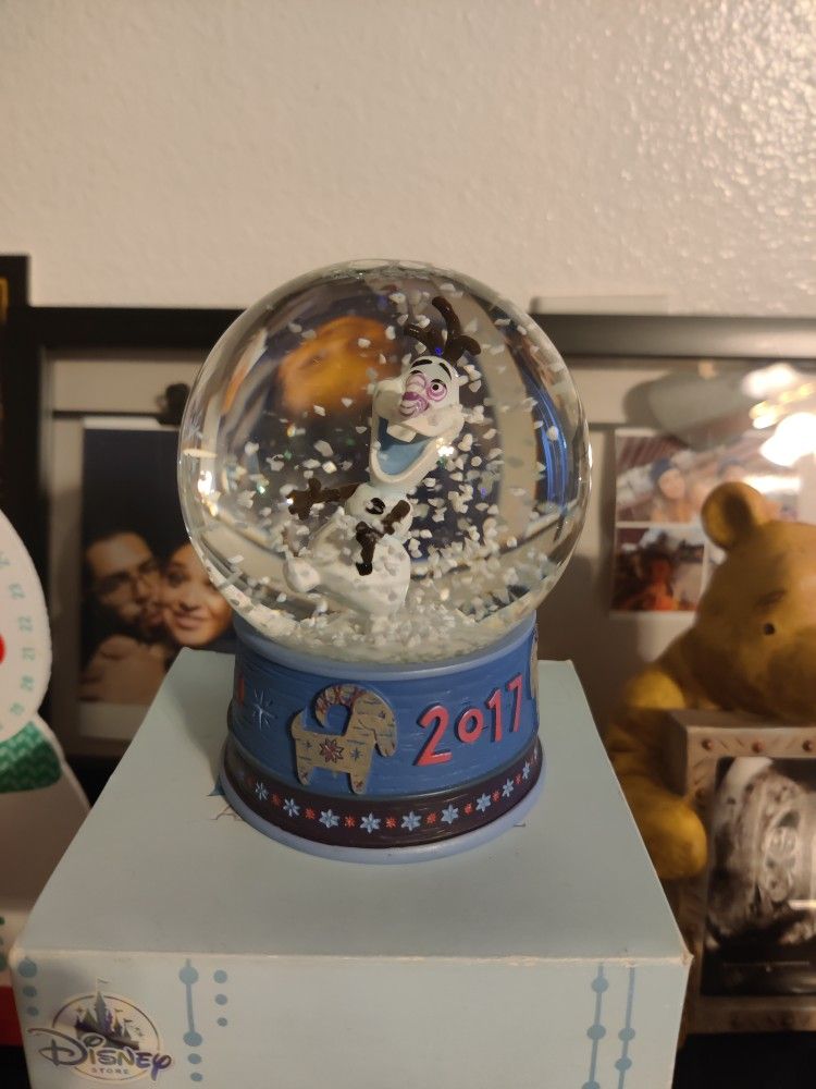2017 Disney's Frozen Olaf Snow Globe