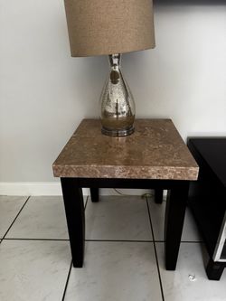 Set of beige/rose Marble Top  console and End Table with Dark Wood Legs / consola de entrada y mesa de centro de madera marrón oscura con tope de márm