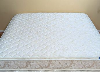 Restonic ComfortCare Celeste Ki,ng Size Mat,tress 12” - Like New. Free same-day delivery.