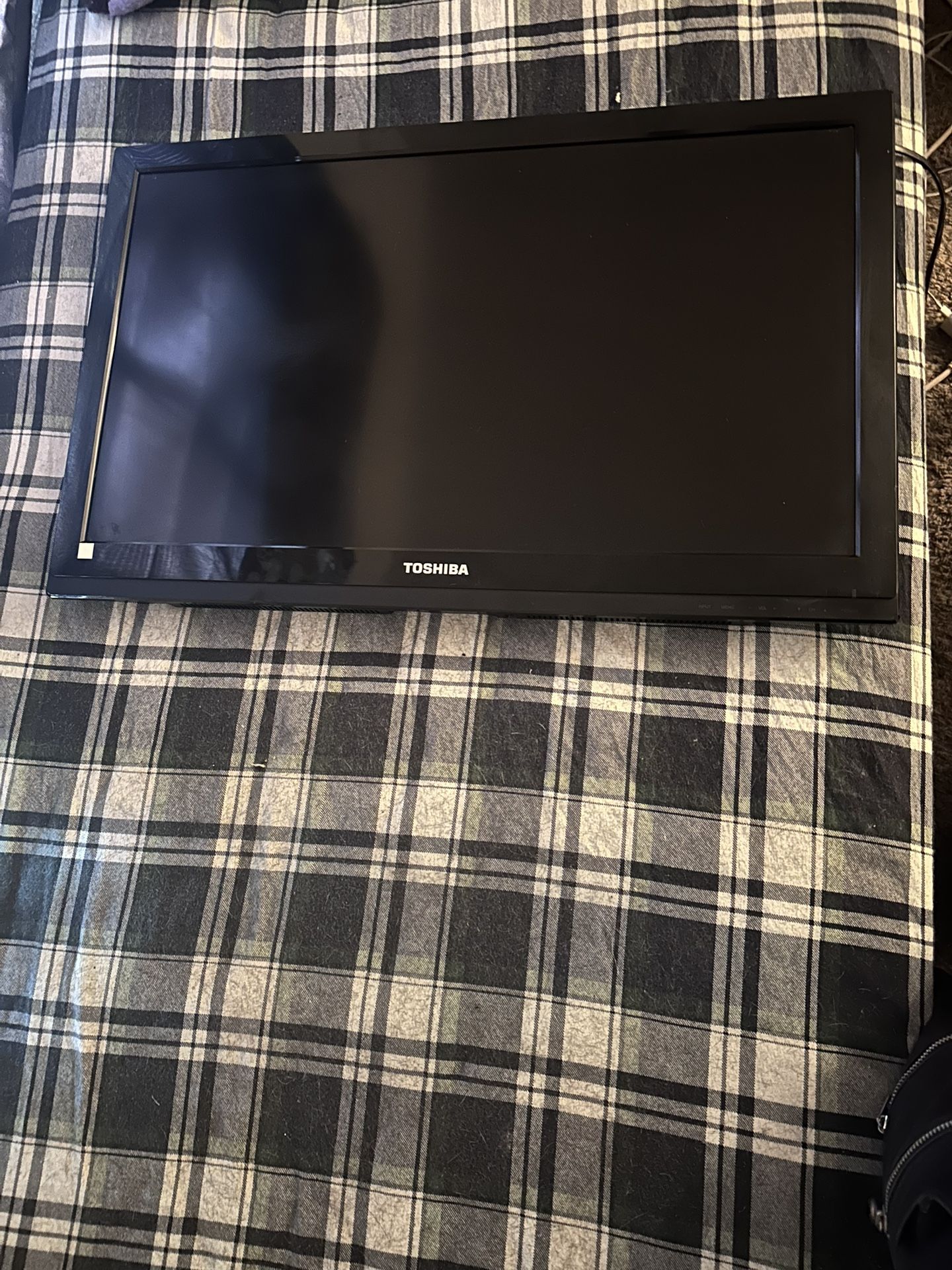 42 Inch Tv That Comes With Mount And Screws.