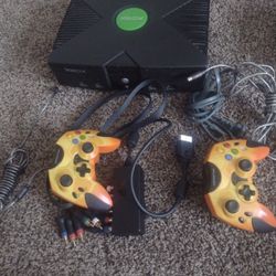 Original Xbox With 3 Remotes 