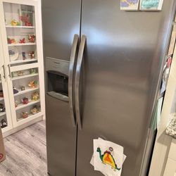 Frigidaire Refrigerator/Freezer