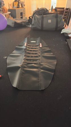 Brand new Emoto guts seat cover