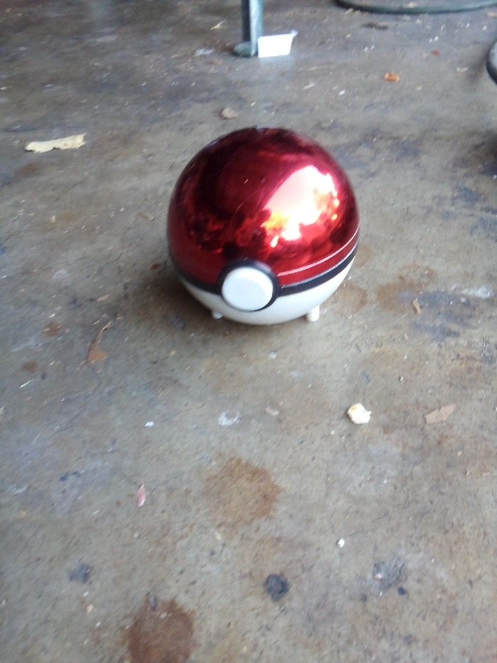 Pokemon Ball Pikachu Gold Plated Trading Card
