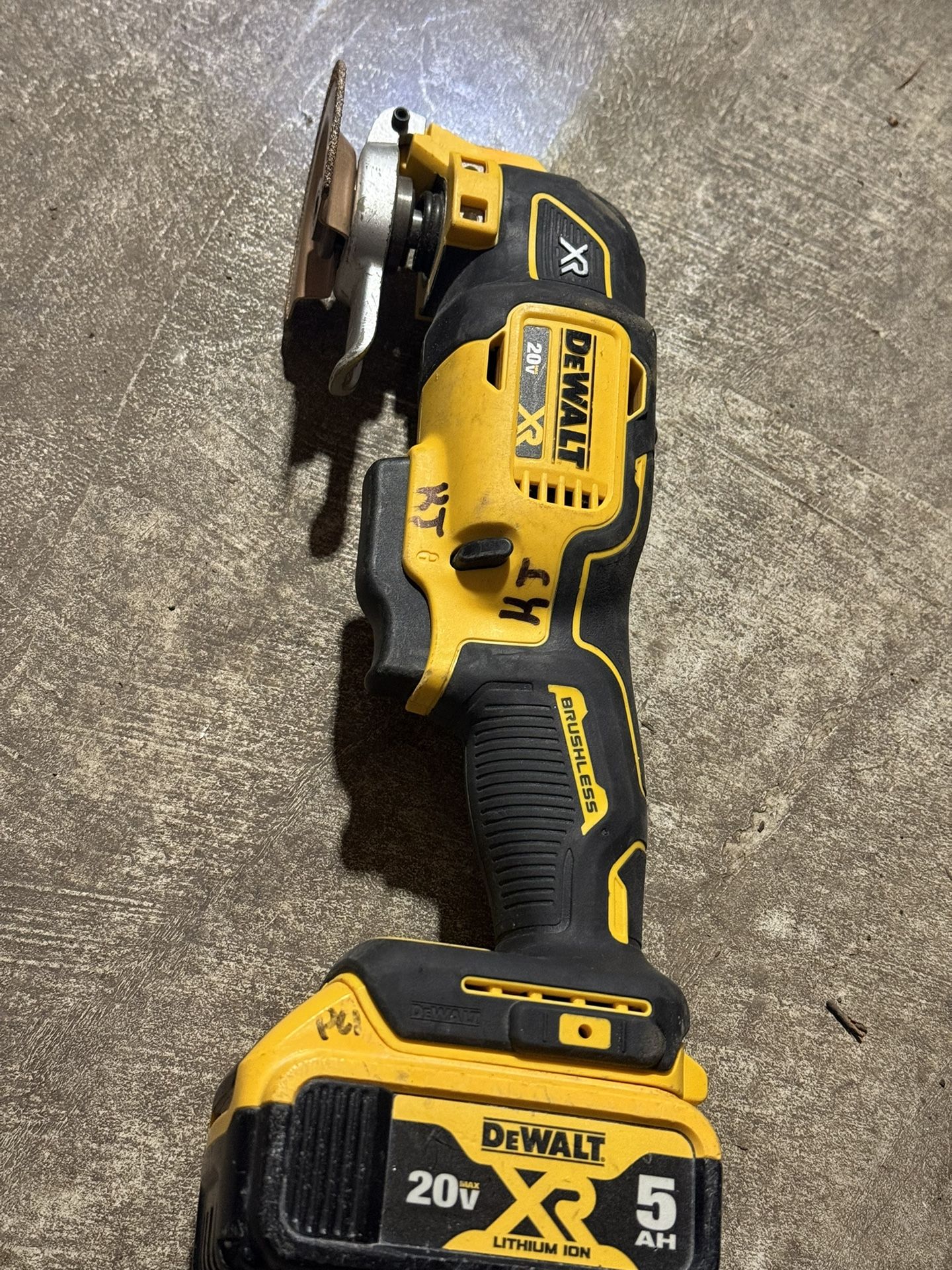 Dewalt 20V XR Oscillating Multi Tool with 3 speeds DCS356,