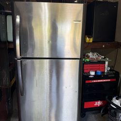 FRIGIDAIRE REFRIGERATOR APARTMENT SIZE