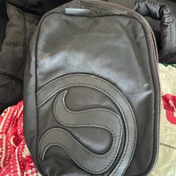 Black lululemon belt bag