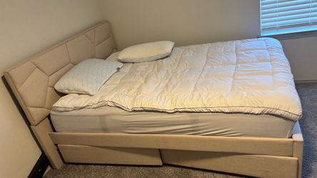 Full Geometrical Pattern Bed and Mattress