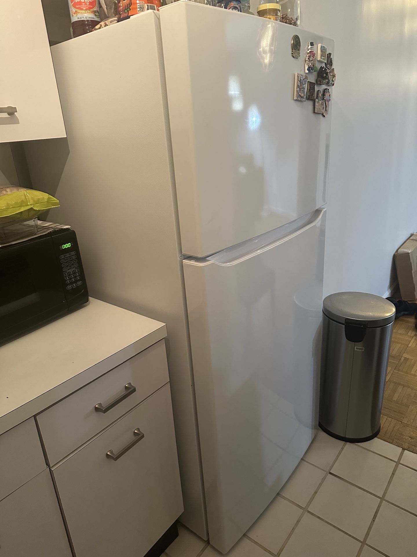 LG 30 Inch Wise Top Freezer Refrigerator