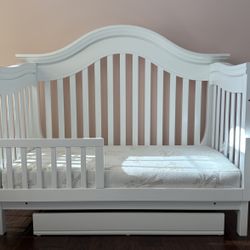 4- In- 1 Convertible Crib 