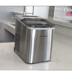 Ice Maker - Like New - Used Couple Times - Frigidaire 26 Lbs per Day Portable Compact Maker, Ice Making Machine, Stainless