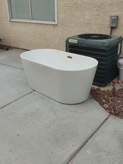 Perfectly working like new modern tub - 59 inch x 29 inch