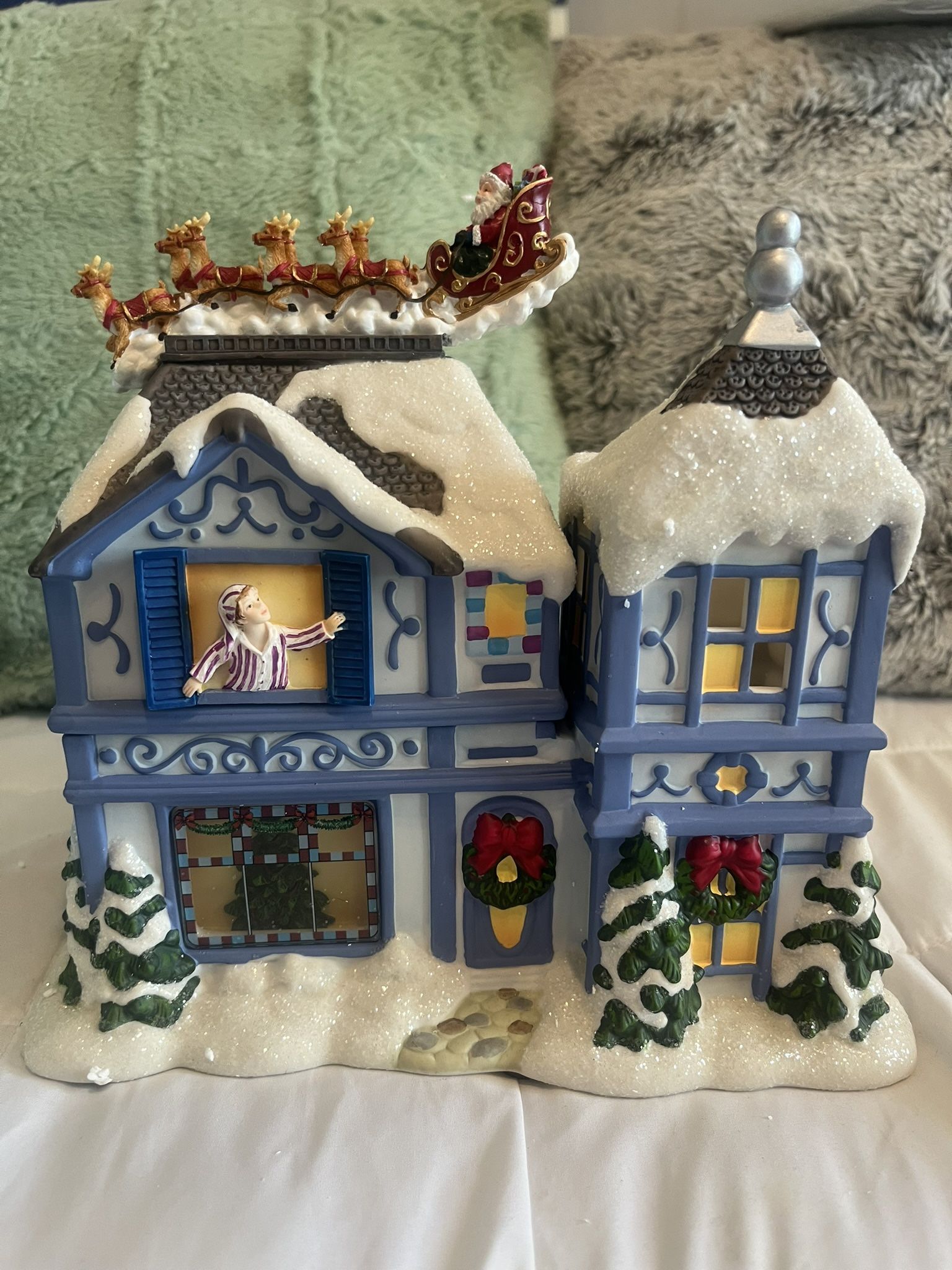 PartyLite The Night Before Christmas Musical Tealight House Candle Holder NEW