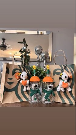Starbucks x Peanuts Snoopy Cup and Keychain Set
