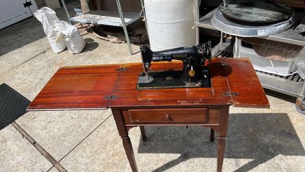 Vintage singer, sewing machine