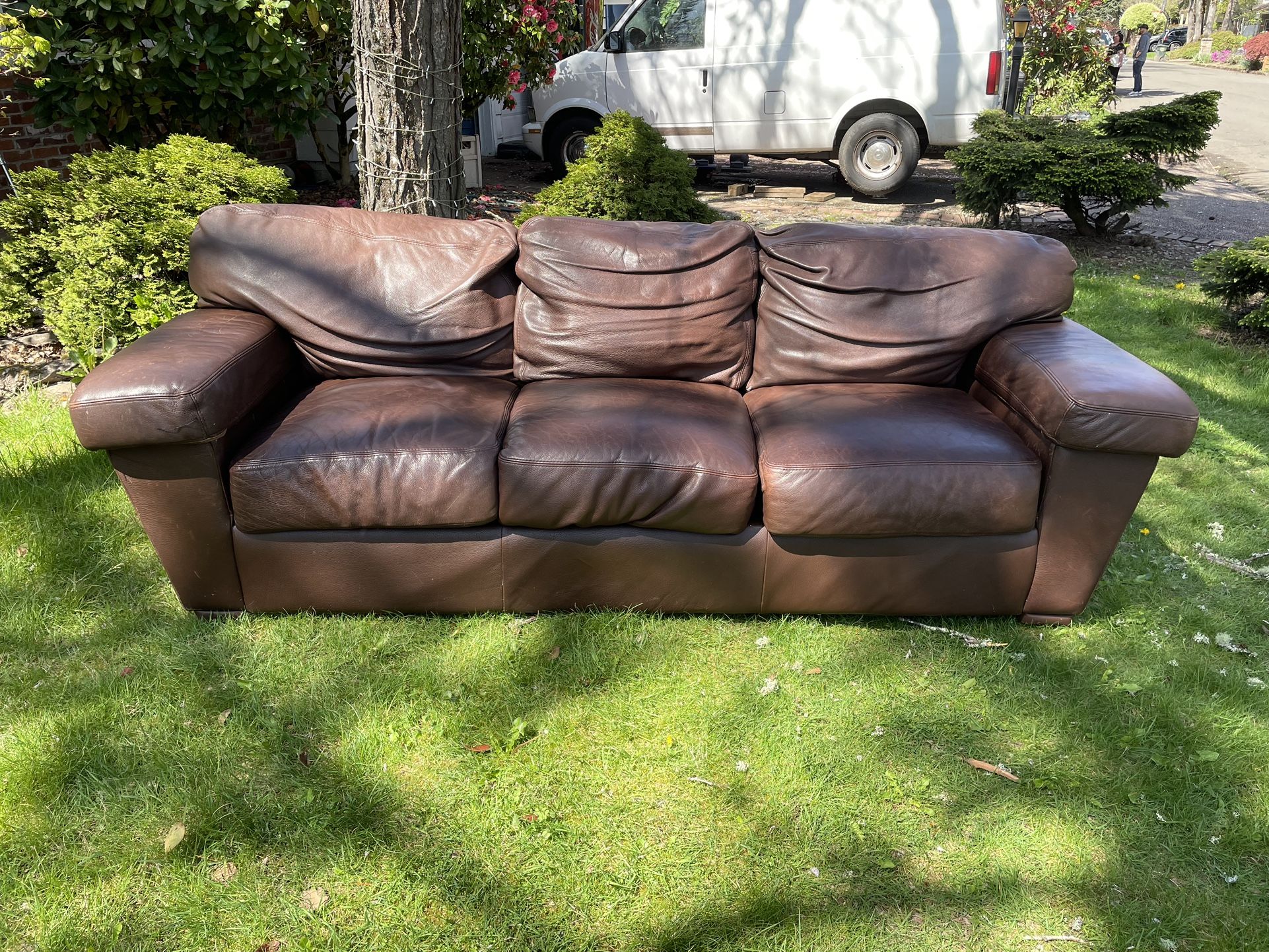 👁️👁️ Brown Leather Sofa 🚚 FREE DELIVERY🚚