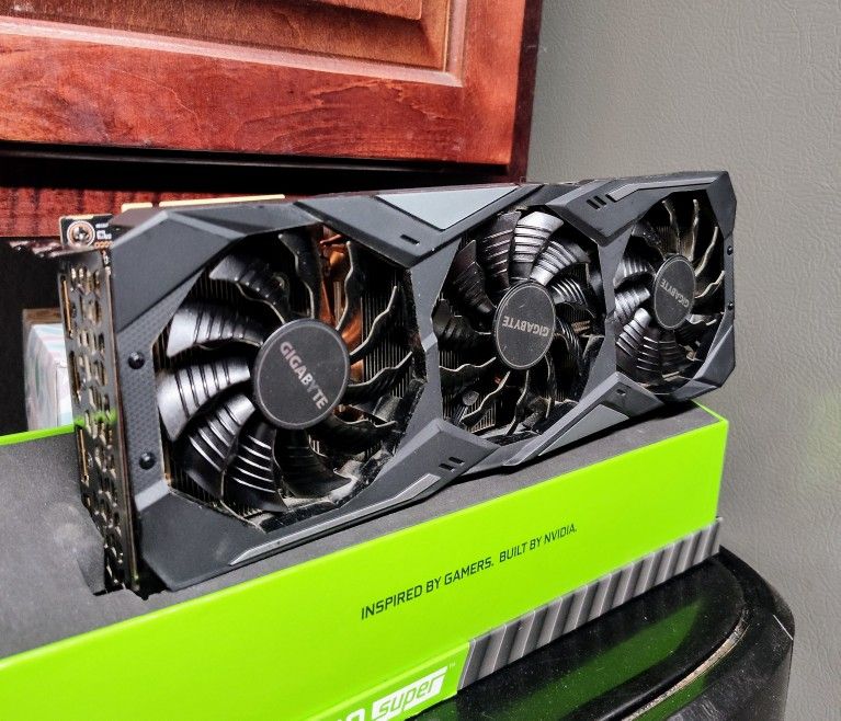 Gigabyte GV-N207SWF3OC-8GD GeForce RTX 2070 Super Windforce OC 8G Graphics Card, 3X Windforce Fans, 8GB 256-Bit GDDR6, Video Card