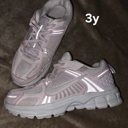Shoe Girls