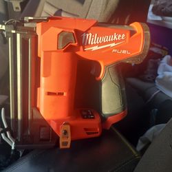 Milwaukee Brad Nailer