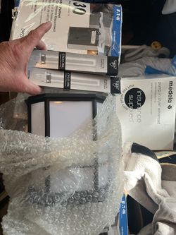 Brand new light fixture with bulbs