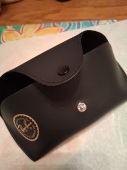 SUNGLASSES CASE LIKE NEW $5 PICK UP IN SUN VALLEY