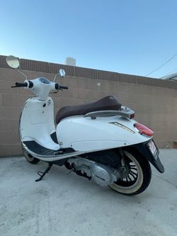 MotoBi BC3 200cc Italian Gas Scooter Vespa Motorcycle