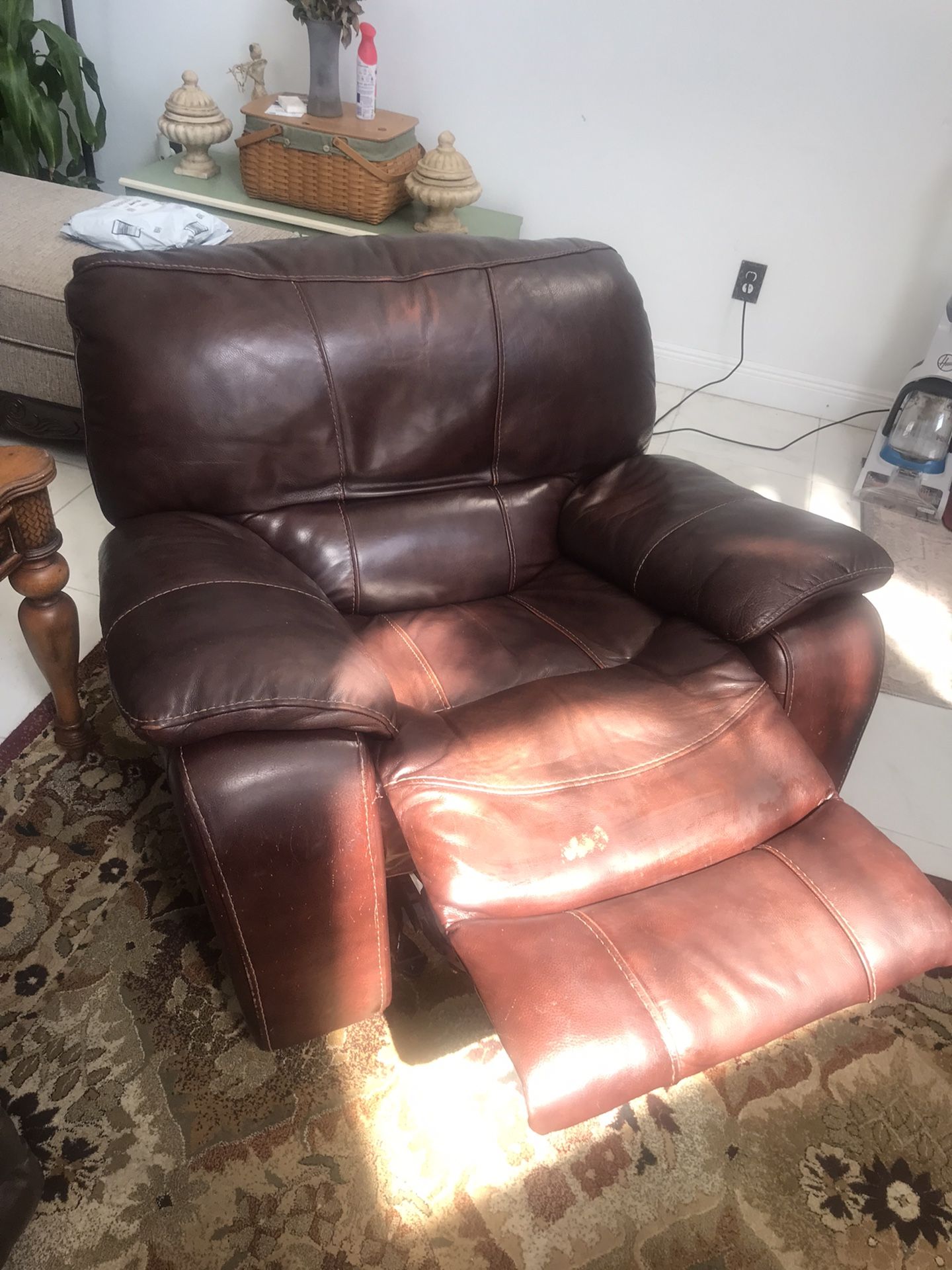Sofa King Comfortable Genuine Brown Leather Recliner For Sale! Free Local Delivery 🚚