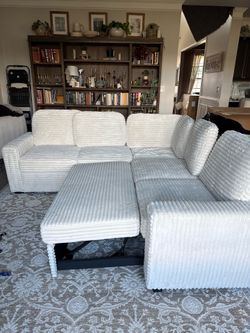 Must go!! Accepting reasonable offers! Cloud like corner sofa with storage