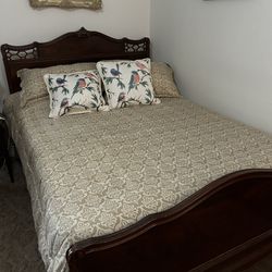 Full Size Bed w/ Mattress, Bedding and Dresser w/ Mirror
