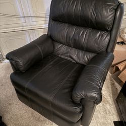 Bassett Leather Rocker Recliner – Very Comfortable, Works Perfectly 