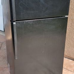 Whirlpool Refrigerator W30 H67 FULL WORKING $320