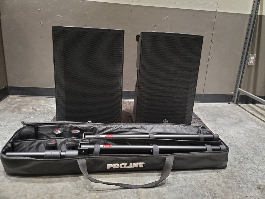 Pa Speaker. MACKIE THUMP 15A 1300 WATT